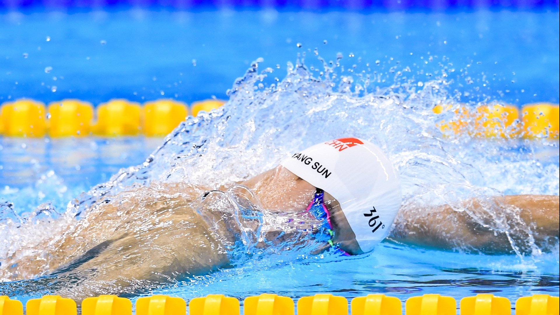 空中飞盘大赛，投掷技巧与协调性比拼，飞盘在空中如何实现转弯